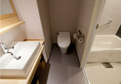洗い場付きお風呂&トイレバス別の3点分離式の客室