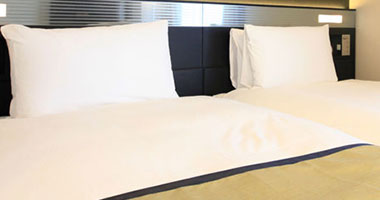 画像：POINT1 清潔感を重視したデュベスタイルのベッド
