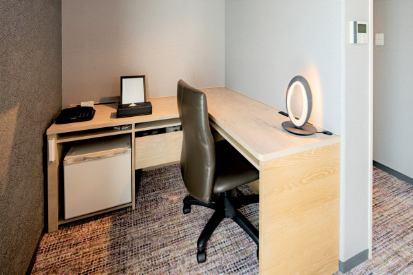 画像:コンフォートツインルームデスク