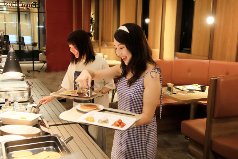 朝食会場（1階ロイヤルホスト）