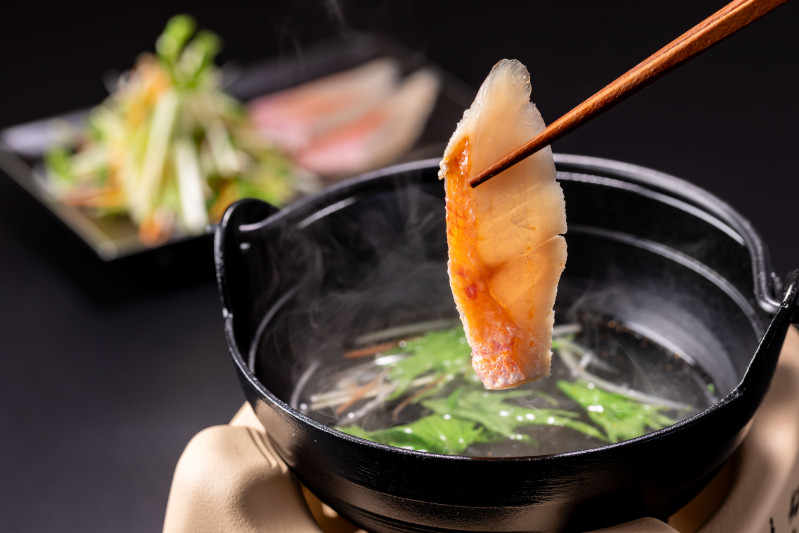 朝の贅沢！リッチモンドホテル青森の朝食ビュッフェで提供される金目鯛のしゃぶしゃぶ