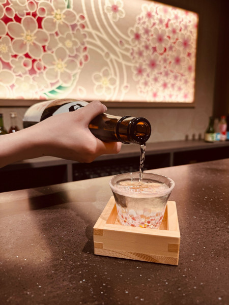 リッチモンドホテル青森のラウンジで提供されている日本酒の写真