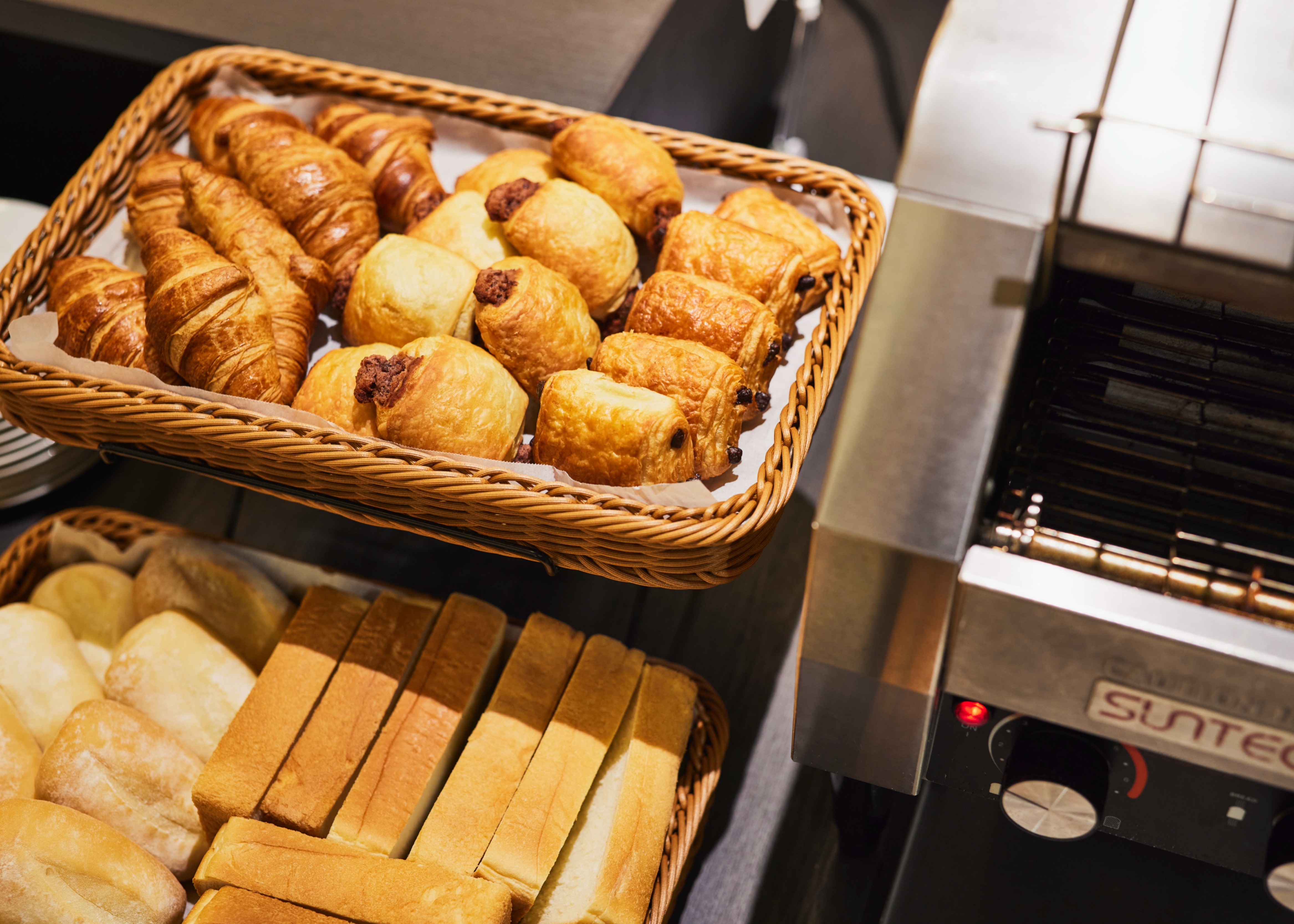 パンコーナー<br>温めるとより美味しくなります