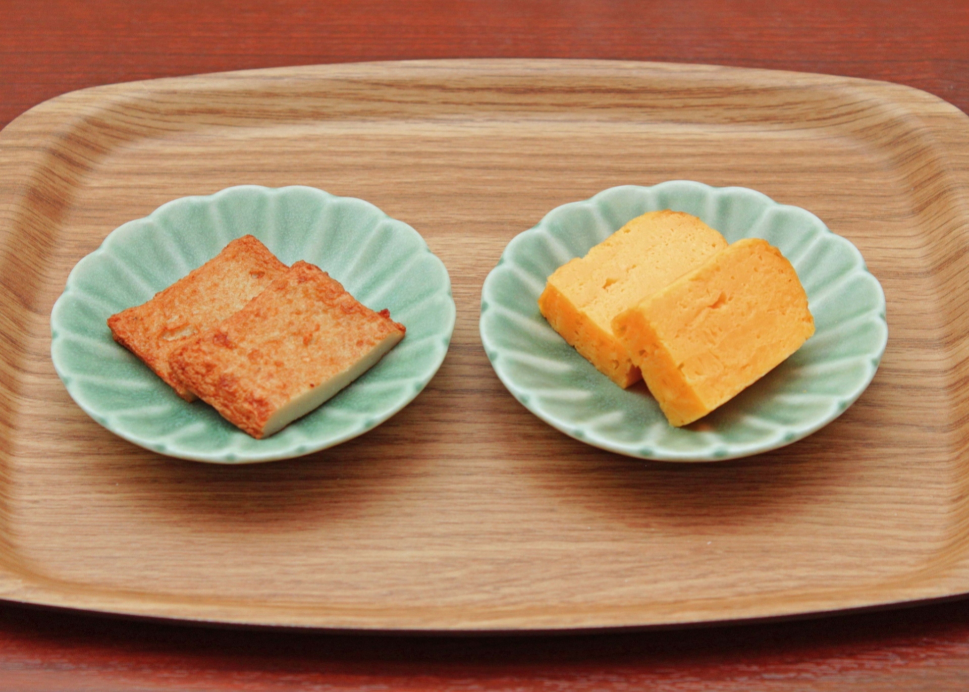 【ビュッフェ一例】左：土佐造りじゃこ天　右：卵焼き
